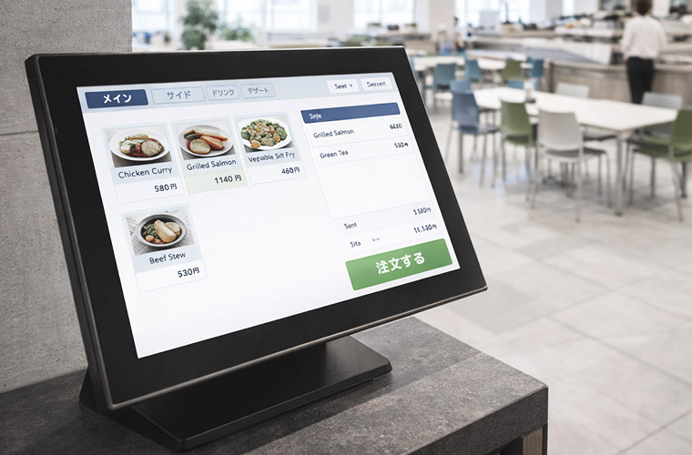 エフケイシステム 防塵防水 タッチパネルPC「K5ve II」をフードコートのセルフオーダー端末として利用しているイメージ