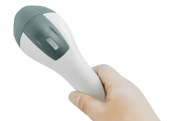 バーコードリーダーKC-2200-USB-IIを手に持った使用イメージ